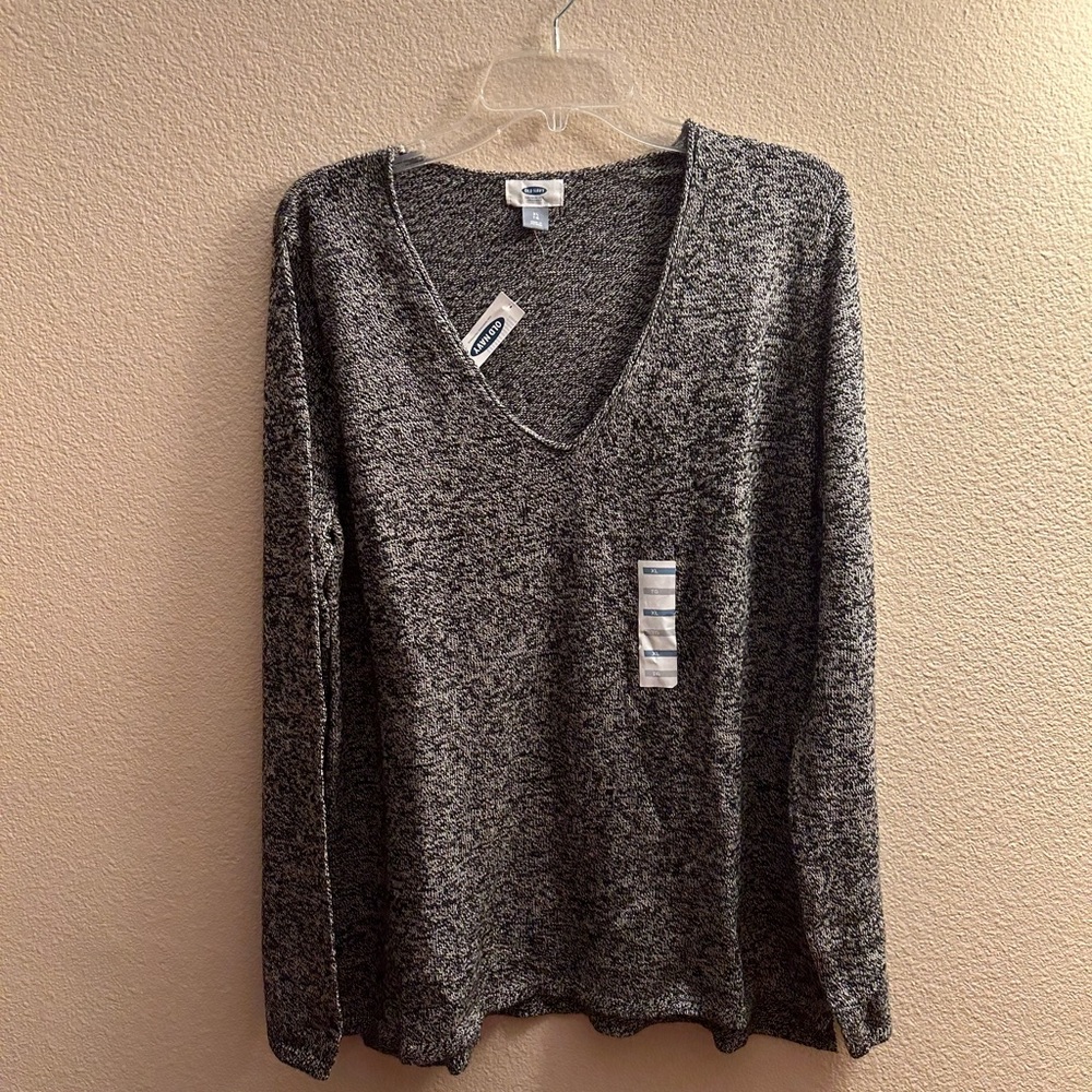 Women’s Sweater New XL— Black White marled Design